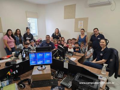 Pequenos Comunicadores em AÃ§Ã£o: Alunos do CMEI Pingo de Gente Visitam a Campo Aberto FM